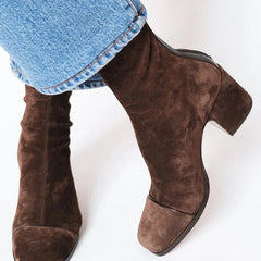 Stiefeletten aus Velours mit Blockabsatz