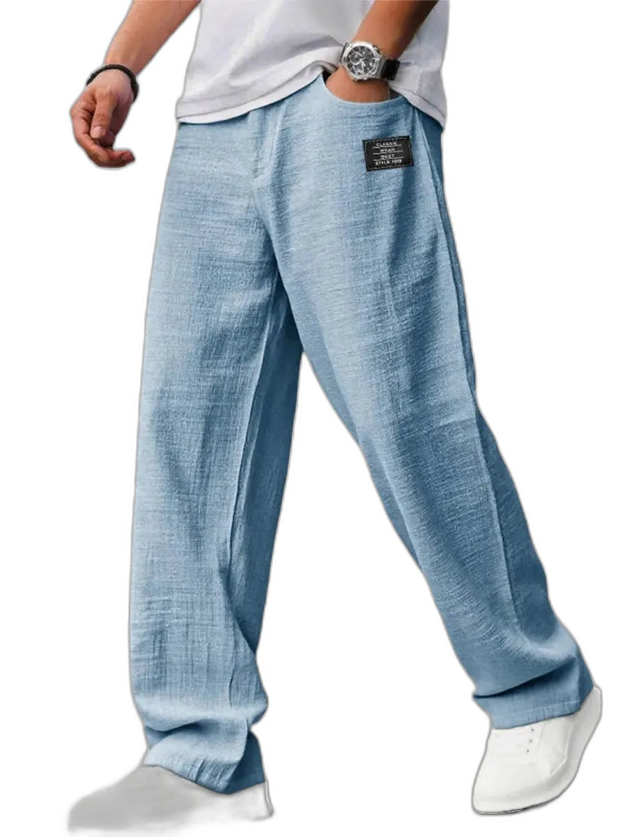 Leichte Sommerhose Damen vor weißem Hintergrund