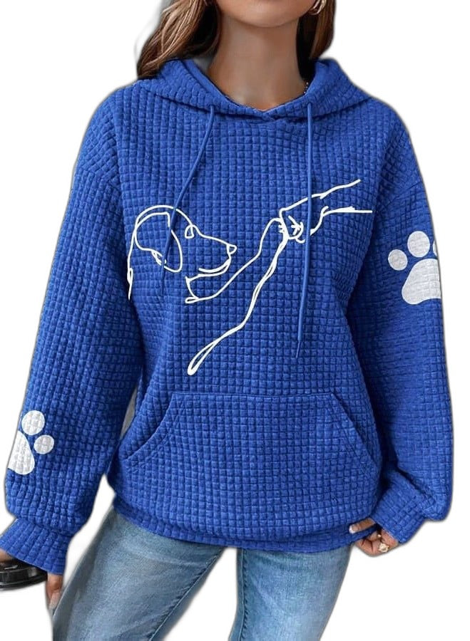 Damenhoodie mit Hundeprint und Waffelstruktur vor weißem Hintergrund