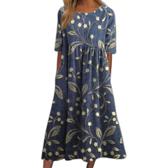 Aquarell Blumendruck Midikleid vor weißem Hintergrund