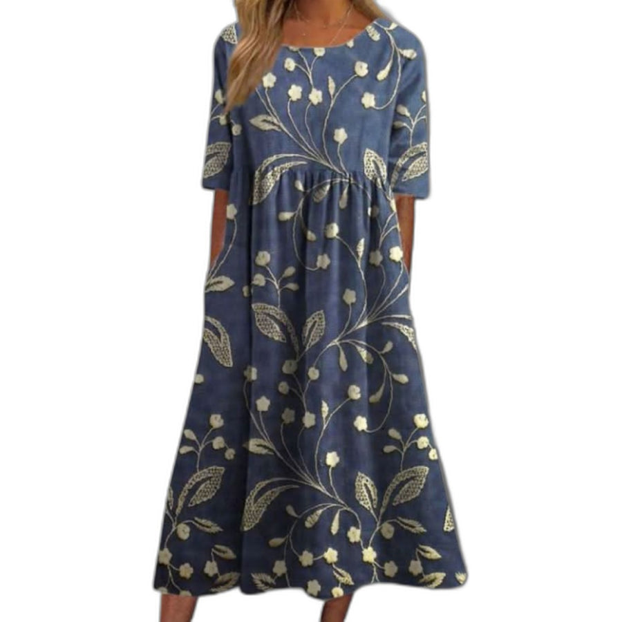 Aquarell Blumendruck Midikleid vor weißem Hintergrund