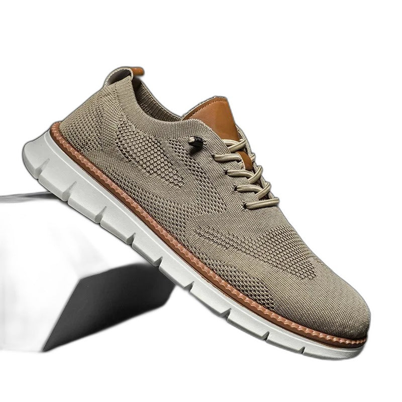 Klassische Schuhe Herren vor weißem Hintergrund