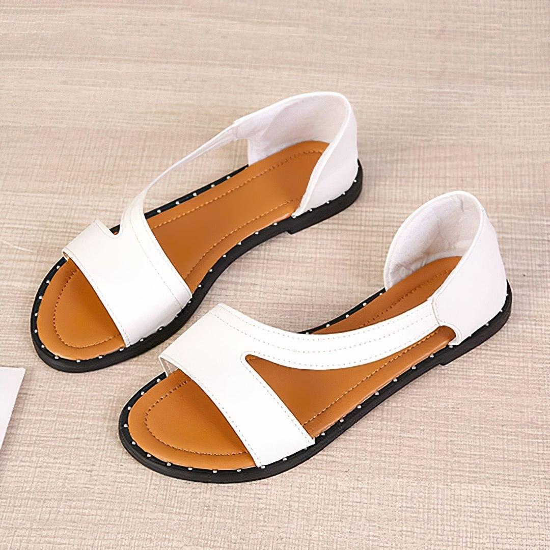 Flache Sandalen mit offener Spitze und geschlossener Ferse