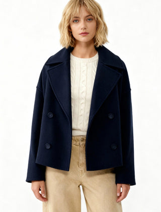 Kurze Damenjacke mit Reverskragen und doppelreihigem Verschluss, Produktbild 1