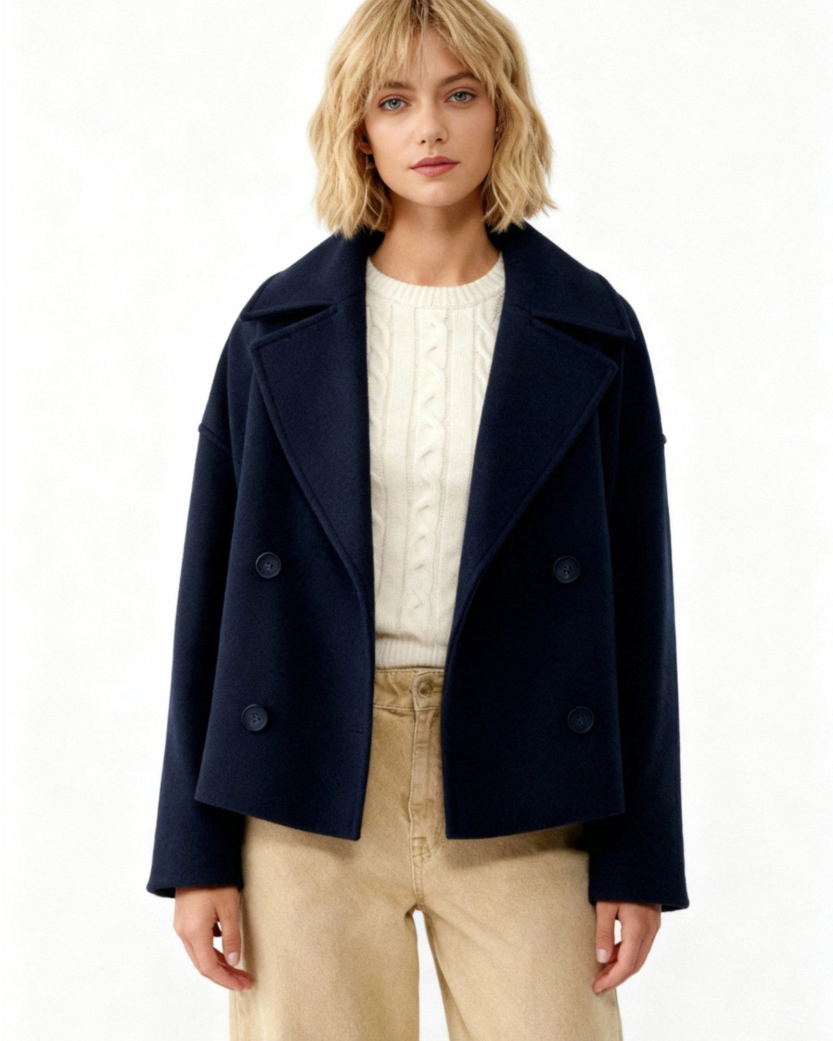 Kurze Damenjacke mit Reverskragen und doppelreihigem Verschluss, Produktbild 1