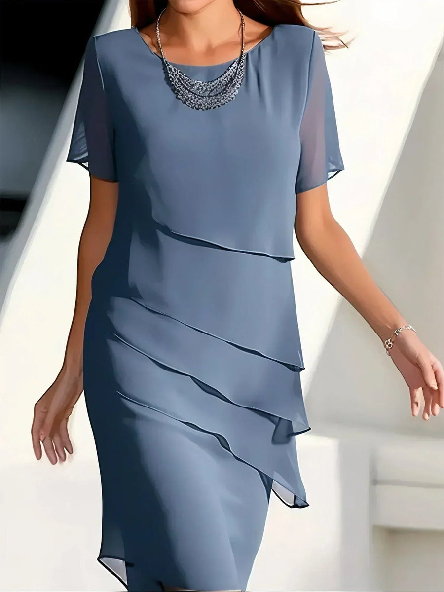 Midikleid mit Stufenvolants und tailliertem Schnitt