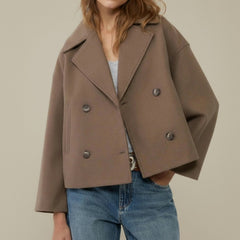 Kurze Damenjacke mit Reverskragen und doppelreihigem Verschluss, Produktbild 8
