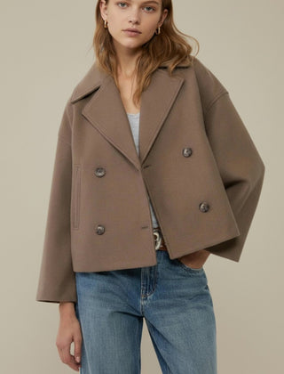 Kurze Damenjacke mit Reverskragen und doppelreihigem Verschluss, Produktbild 8