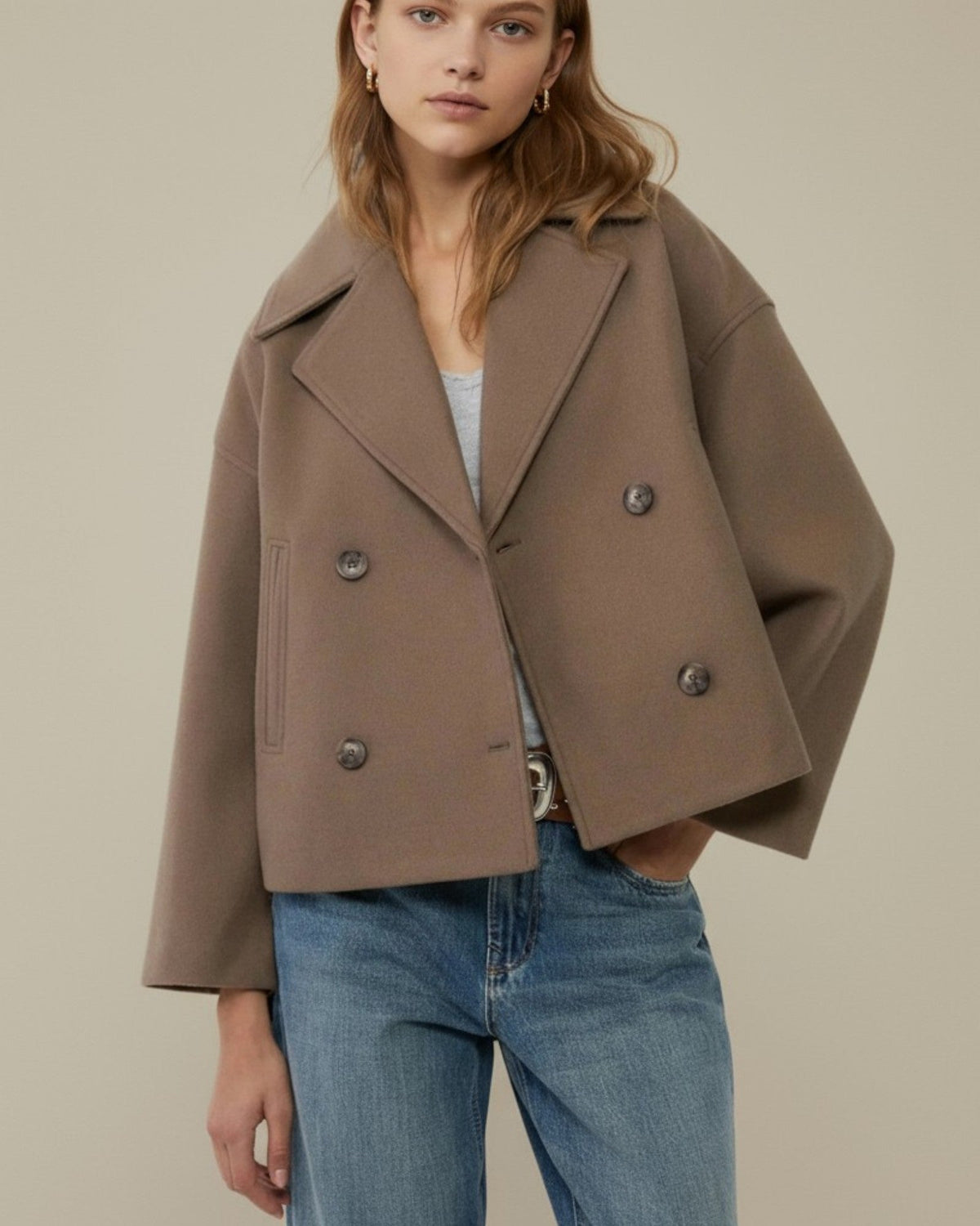 Kurze Damenjacke mit Reverskragen und doppelreihigem Verschluss, Produktbild 8