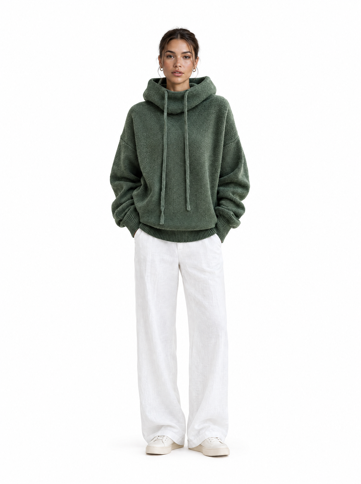 Oversize Hoodie Stehkragen vor weißem Hintergrund