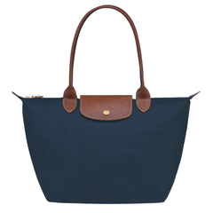 Faltbare Nylon Handtasche Damen vor weißem Hintergrund